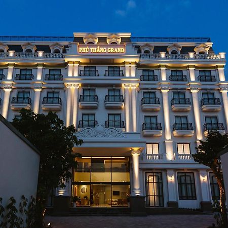 Phu Thang Grand Hotel Duc Hoa Exterior photo