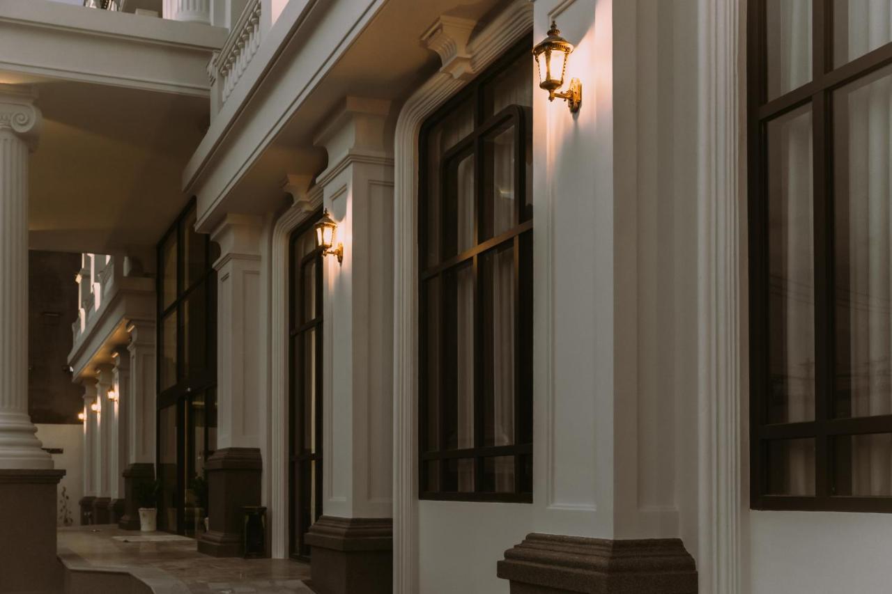Phu Thang Grand Hotel Duc Hoa Exterior photo