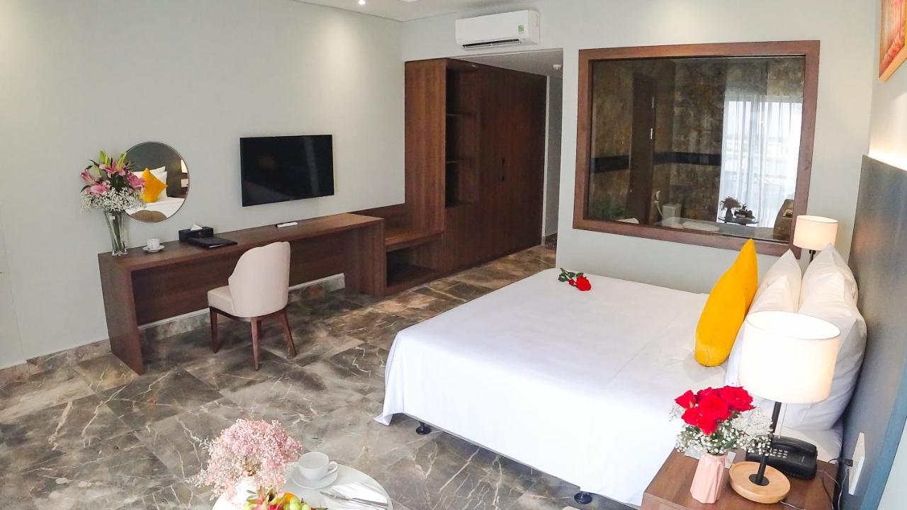 Phu Thang Grand Hotel Duc Hoa Exterior photo